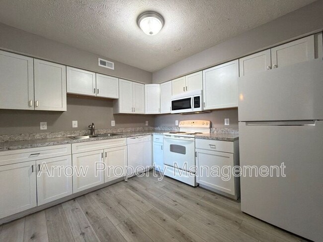 Building Photo - 2140 J St