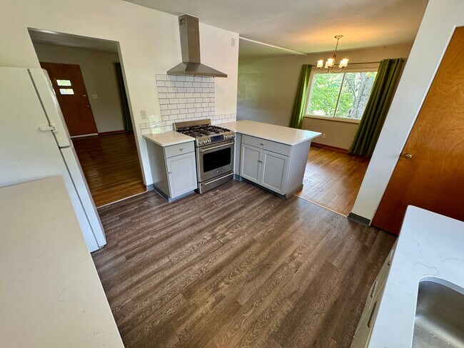 Building Photo - 3 Bedroom - Upper Arlington