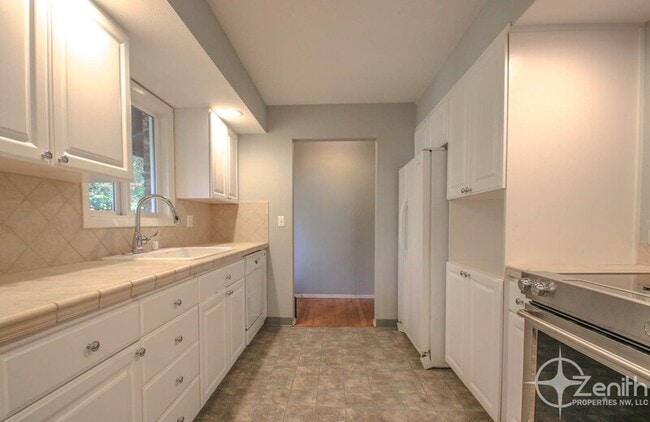 Building Photo - 12908 NE Salmon Creek Ave