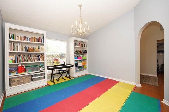 Building Photo - Silver Oaks Community