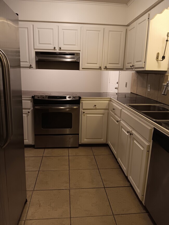 Building Photo - 8722 Orleans Dr