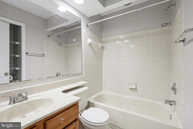 Building Photo - 2003 Paddle Boat Ln