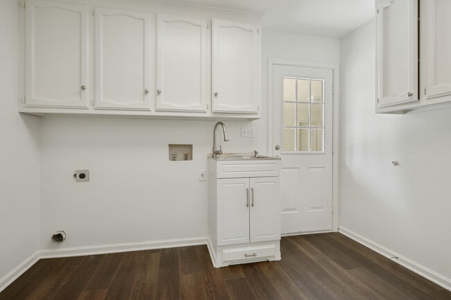 Building Photo - 7738 Menlo Dr