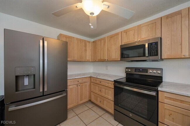 Building Photo - 2032 Coral Point Dr