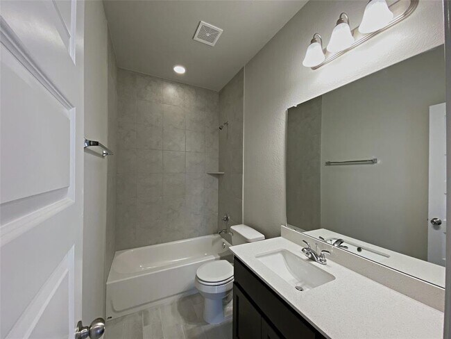 Building Photo - 20915 Oak Dale Dr