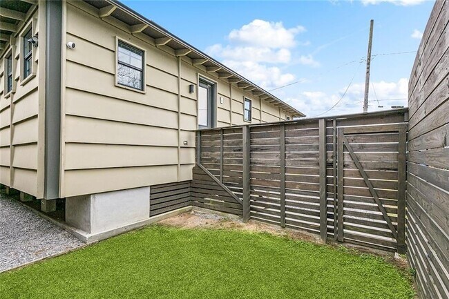 Building Photo - 2767 Vienna St