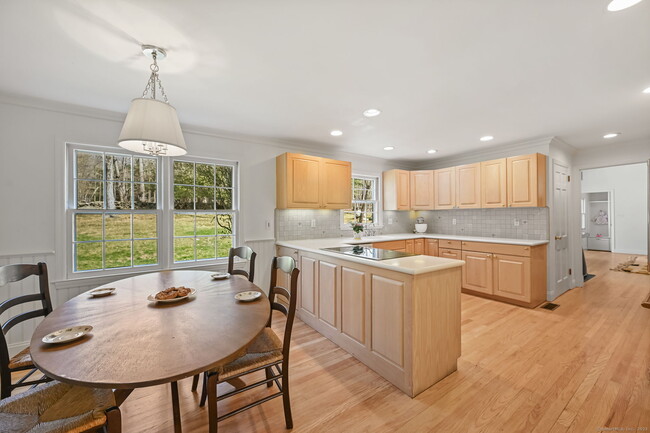 Building Photo - 60 Squires Ln