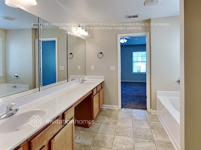 Building Photo - 447 Grenier Terrace NE