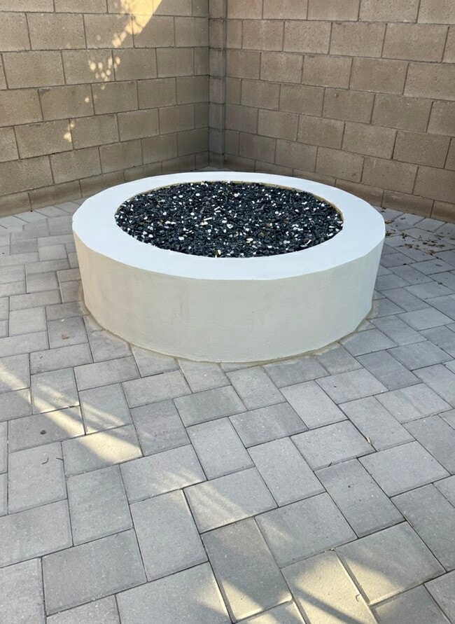 Building Photo - 17243 W Echo Ln