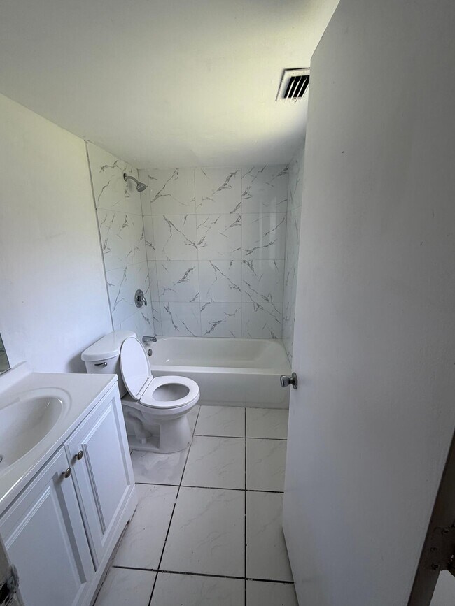 Building Photo - 11441 NW 35th St