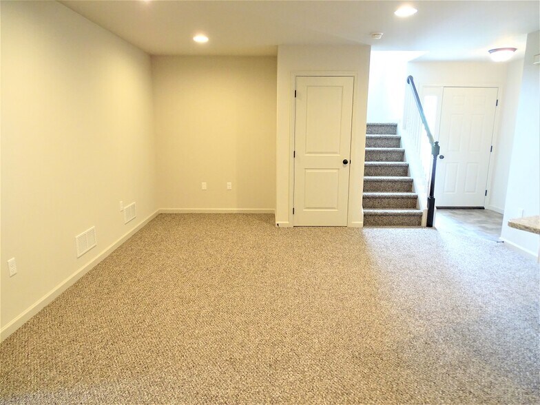 Building Photo - 12 Arrow Head Dr