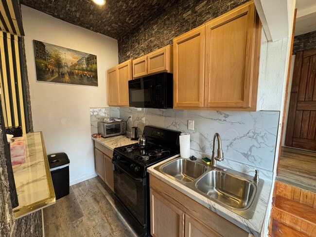 Building Photo - 1 Bedroom - 1 Bathroom