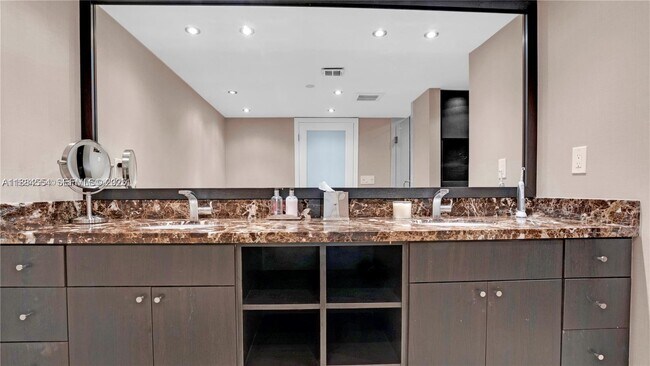 Building Photo - 19707 Turnberry Way