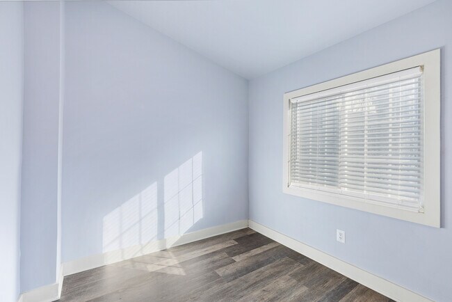 Building Photo - 5430 Delancey St