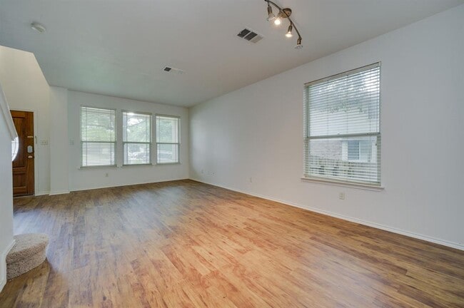 Building Photo - 1112 Sundrop Pl