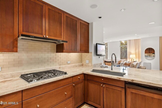 Building Photo - 2402 E Esplanade Ln