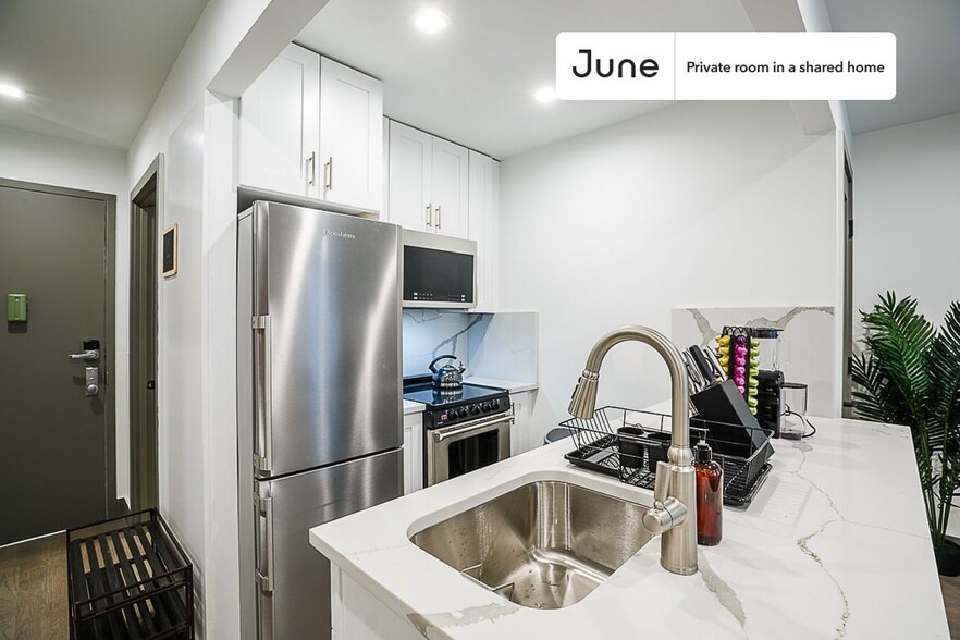 Building Photo - Room in Shared 3 bed/2 bath home in Upper West Side