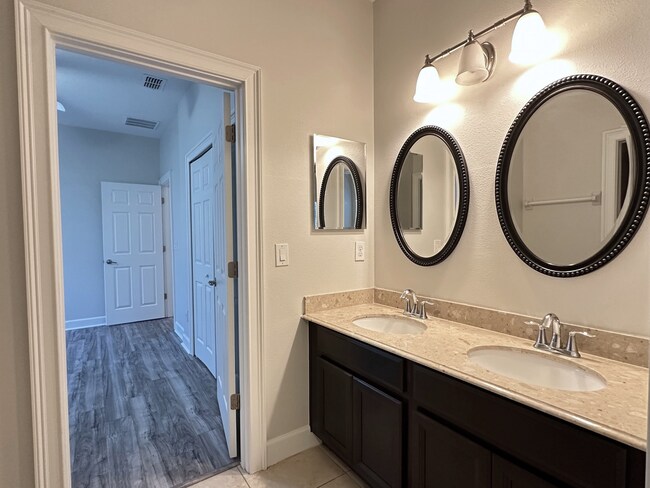 Building Photo - 4/4 Plus Office, Plus In-Law Suite/Gate Se...