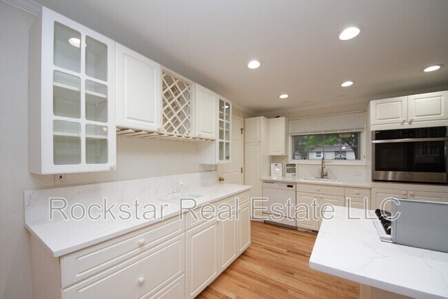Building Photo - 12125 N Normandie St