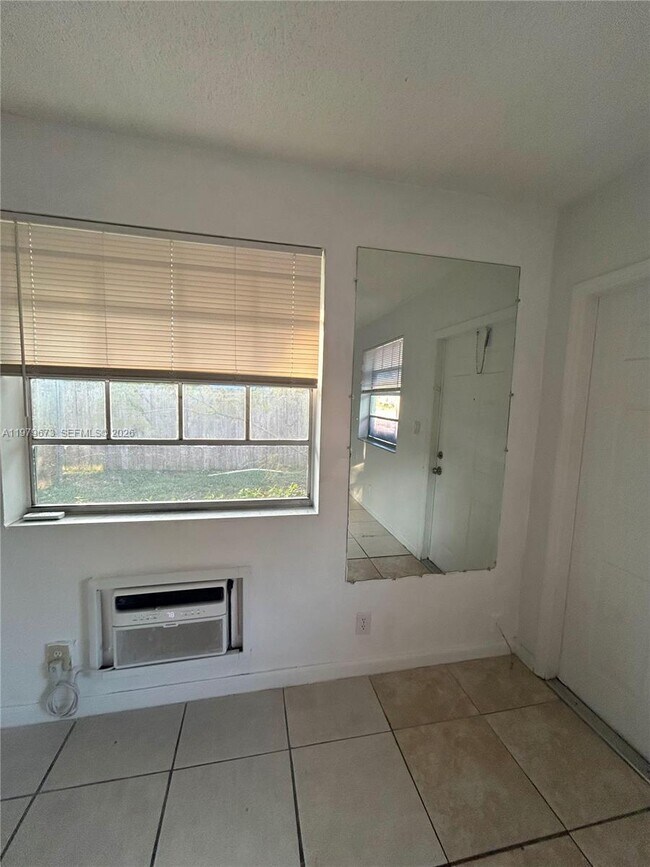 Building Photo - 1045 N Andrews Ave