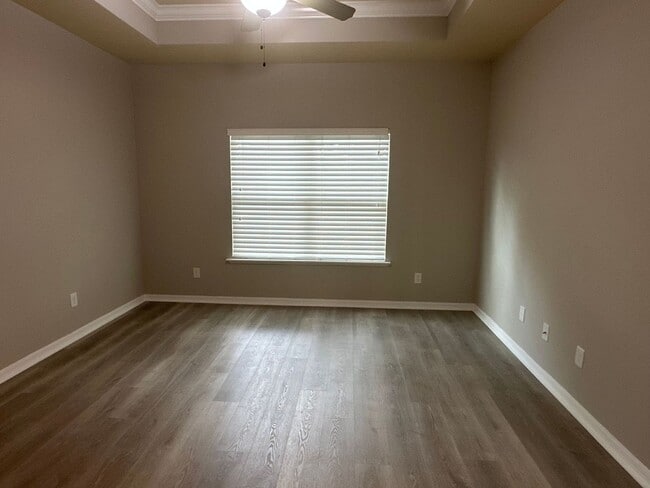 Building Photo - Sublease!   Lovely End Unit in Villas of West End LOOK!