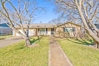 Building Photo - 3/3 with 2 living areas in Midway ISD