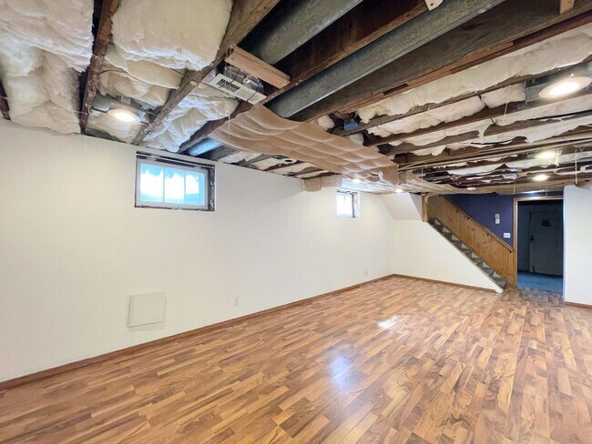 Building Photo - Spacious 3 bedroom home with finished base...