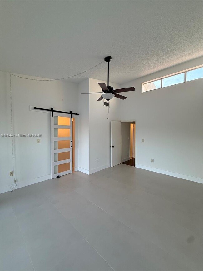 Building Photo - 14293 Kendale Lakes Cir