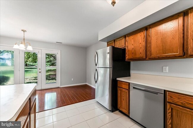 Building Photo - 705 Meadow Ct