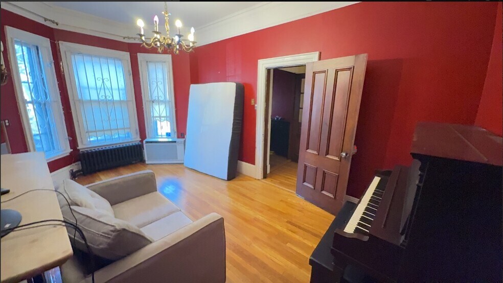 Building Photo - 11 Worthington St