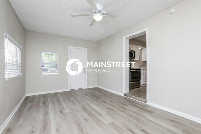 Building Photo - 3 Bedroom Pet-Friendly Home in ORLANDO, FL with Main Street Renewal