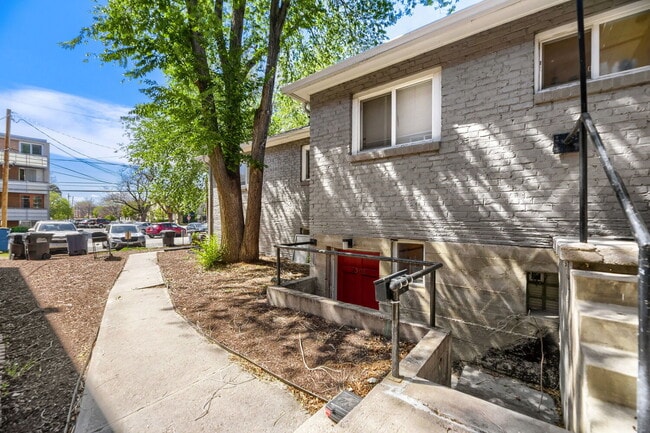 Building Photo - 2505 S University Blvd
