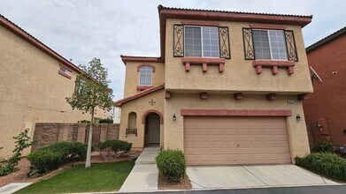 Building Photo - GORGEOUS HOME NEAR BLUE DIAMOND & DECATUR!!!!