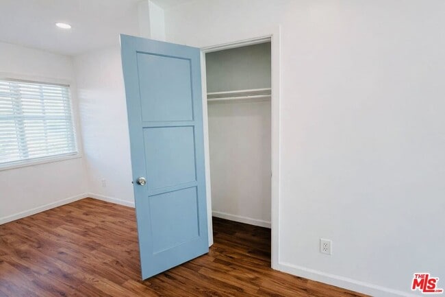 Building Photo - 202 N Locust St