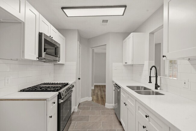 Building Photo - 22039 Rivermead Dr