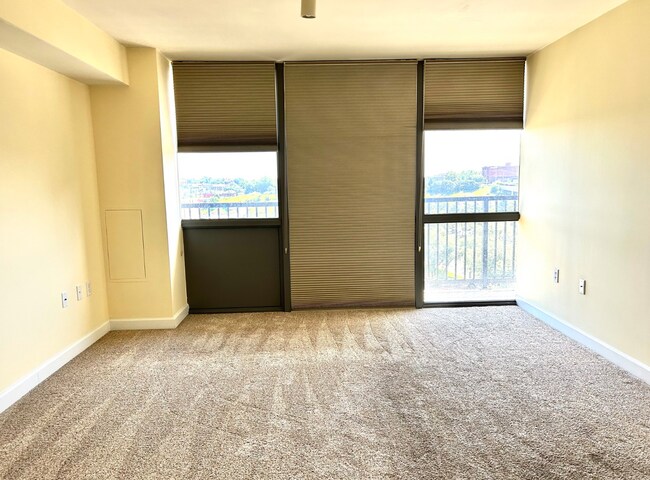 Building Photo - 600 Admiral Blvd