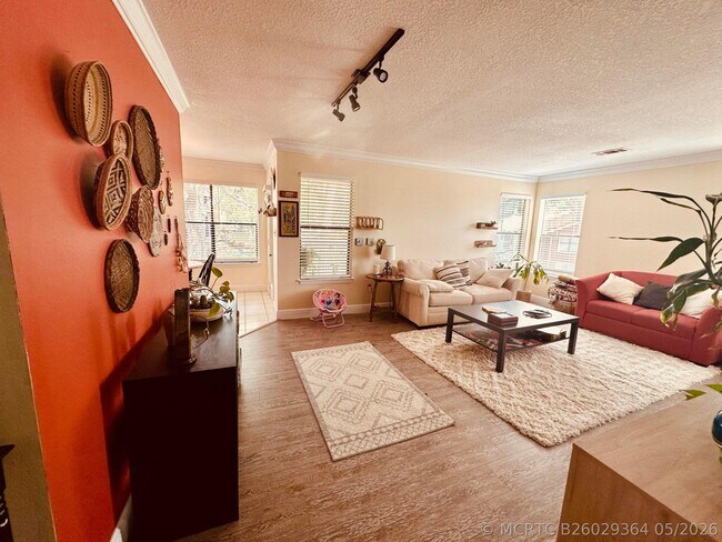 Building Photo - 225 S Tropical Trail