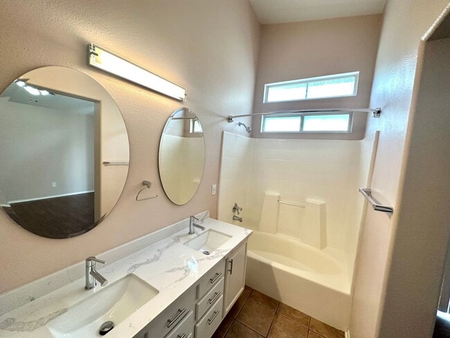 Building Photo - Darling one story home