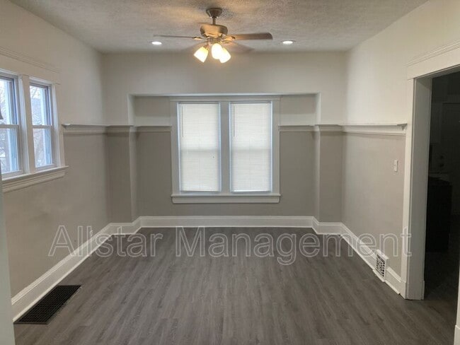 Building Photo - 521 E 109th St