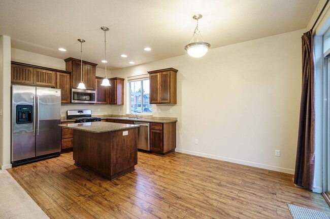 Building Photo - 3 Bedroom 2.5 Bath with Rasied Garden Beds - Felida Park Neighborhood
