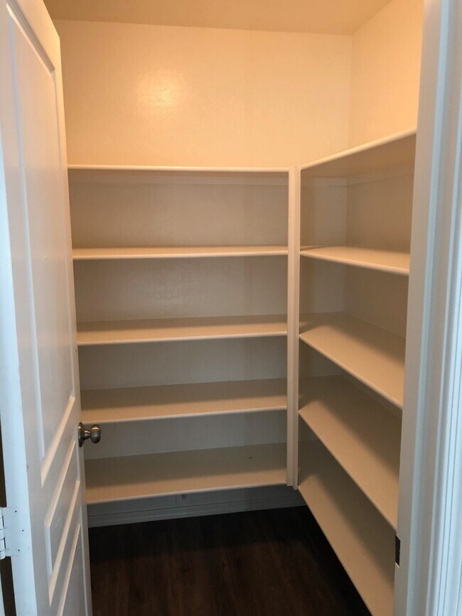 Building Photo - Massive 4 bedroom- 3 car garage- Large loft- Maricopa