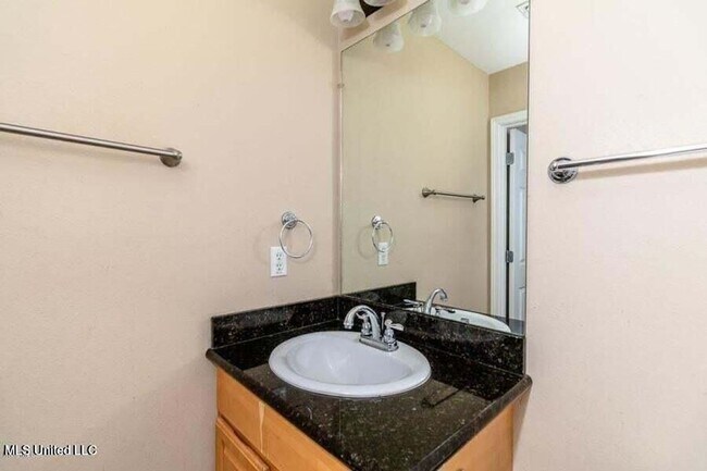 Building Photo - LONG BEACH SCHOOLS - 3 BED, 2 BATH BRICK HOME