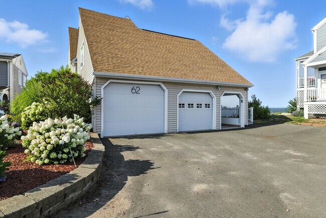 Building Photo - 62 Cosey Beach Ave