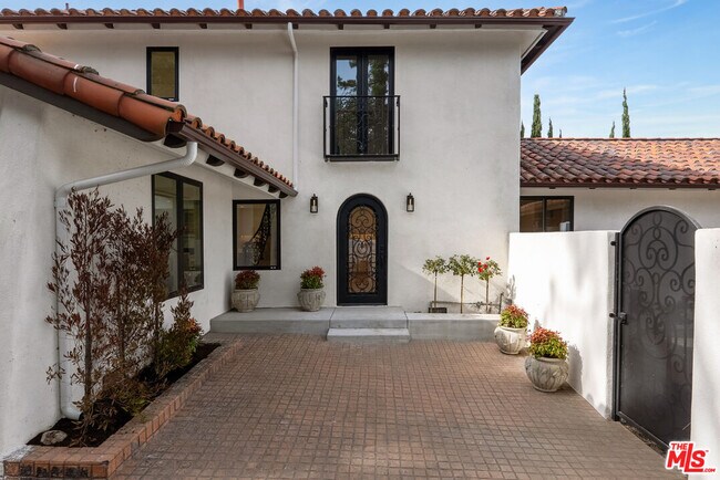 Building Photo - 10825 Savona Rd