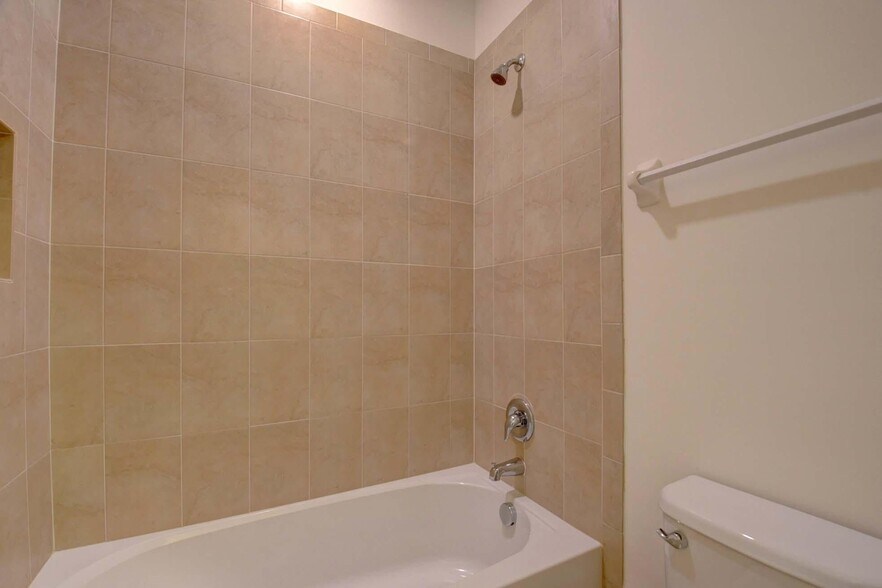 Building Photo - 8834 Willow Cove Ln