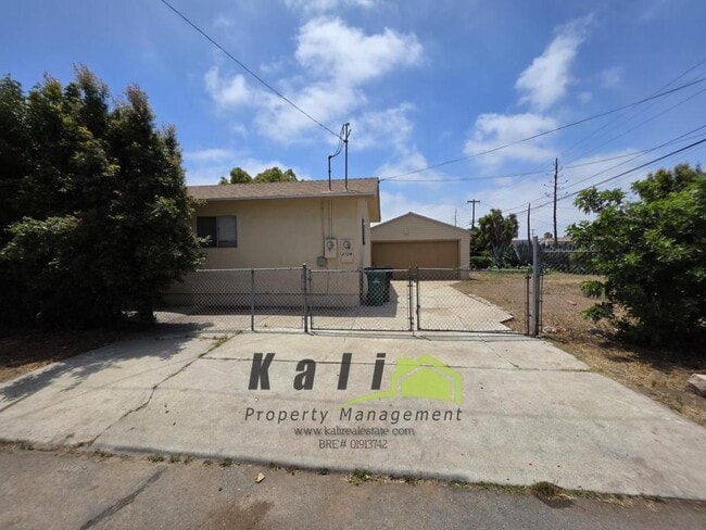 Building Photo - 2128 Flintridge Dr