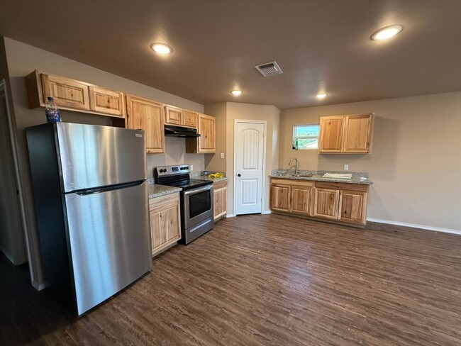 Building Photo - 3 Bedroom Home In East Lubbock!