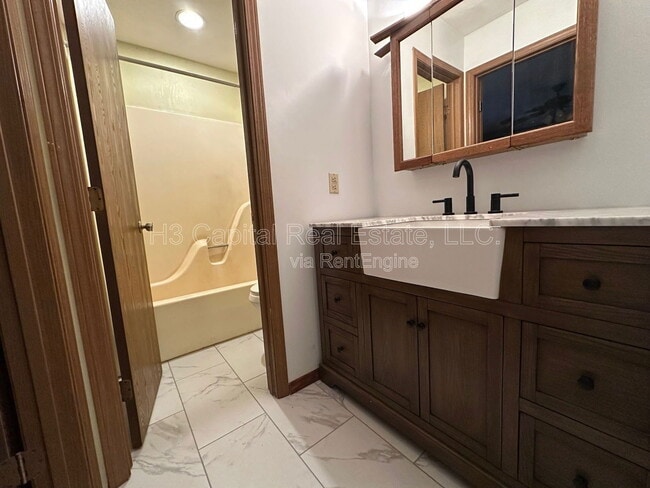 Building Photo - 520 Whip Poor Will