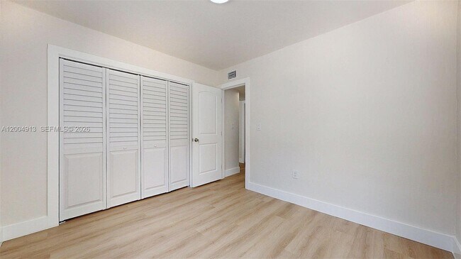 Building Photo - 567 SW 3rd St