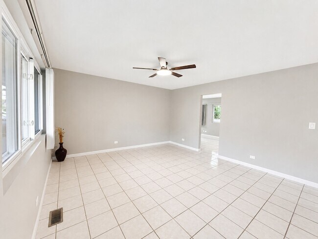 Building Photo - 6847 Hawthorne Ln